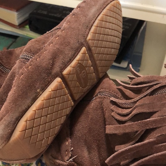 Suede fringe moccasin boots - Picture 7 of 7